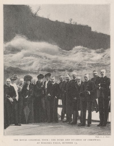 The Royal Colonial Tour, hertugen og hertuginden af Cornwall ved Niagara Falls, 13. oktober af English Photographer
