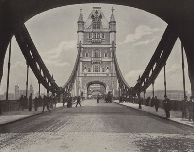 Tower Bridge (s/h-foto) af English Photographer