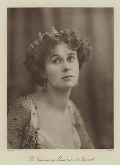 Viscountess Massereene og Ferrard (s/h-foto) af English Photographer
