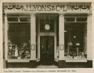 Den første Lyons Teashop af English Photographer