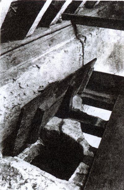 Præstens skjulested i en trappe i Sawston Hall designet og udført af jesuitternes martyr og helgen Nicholas Owen, ca. 1935 af English Photographer