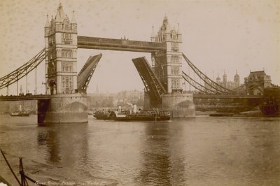 Tower Bridge, London af English Photographer