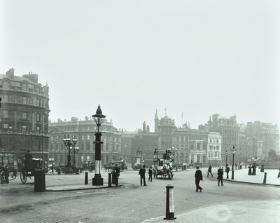 Trafalgar Square, Westminster LB: Trafalgar Square ser mod øst til Charing Cross, 1896 af English Photographer