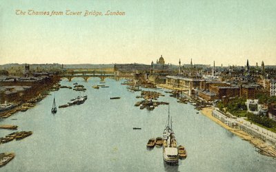 Udsigt fra Tower Bridge, London (farvefoto) af English Photographer