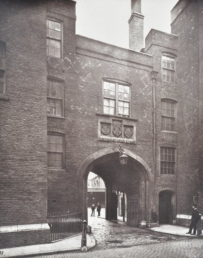 Udsigt over Lincolns Inn Gateway, London, 1876 af English Photographer