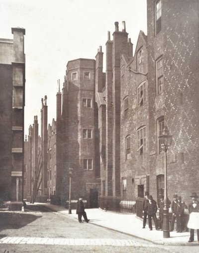 Udsigt over Lincolns Inn Old Square, London, 1876 af English Photographer
