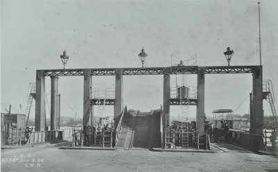 Udsigt over Woolwich Ferry, 1896 af English Photographer