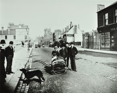 Wandsworth High Street: mod vest, 1890 af English Photographer