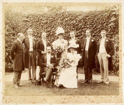 Bryllupsportræt af Francis Edward Younghusband og Helen Augusta Magniac, Datchet af English Photographer