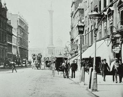 Whitehall, Westminster LB: Whitehall ser til Trafalgar Square, 1895 af English Photographer