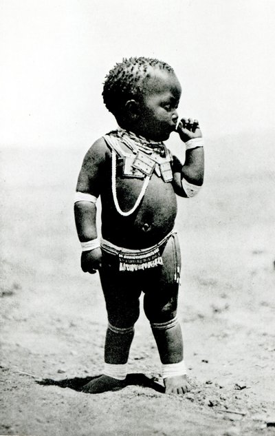 Zulu-pige, der sutter første finger af English Photographer