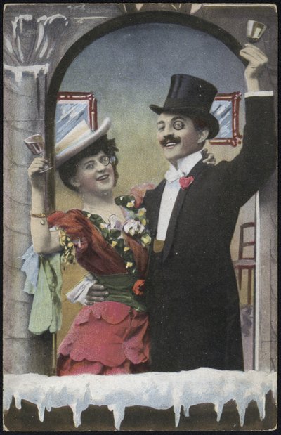 Et velklædt par afbildede grinende af English School