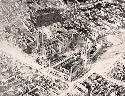 Luftfoto af Ypres i 1915 efter første og andet slag om Ypres, fra 