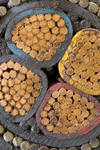 Querschnitt eines gepanzerten Stromversorgungskabels, ca. 1960 von English School