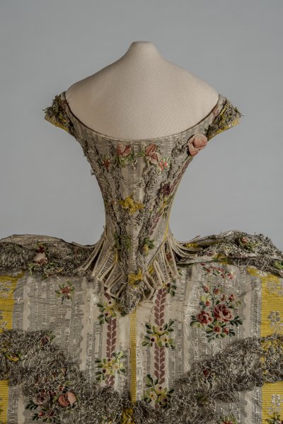 Modedukkemantua (overdel) af English School