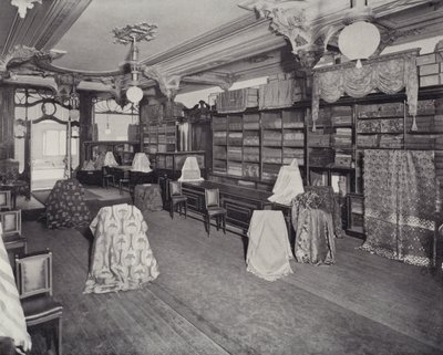 Møbelgardinerafdeling, Harrods (litho) af English School