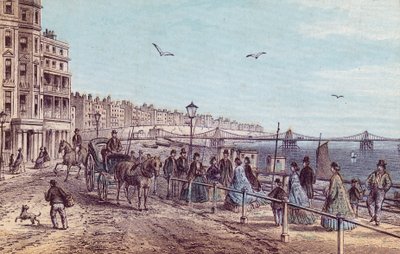 Generelt billede af mennesker på promenaden i Brighton af English School