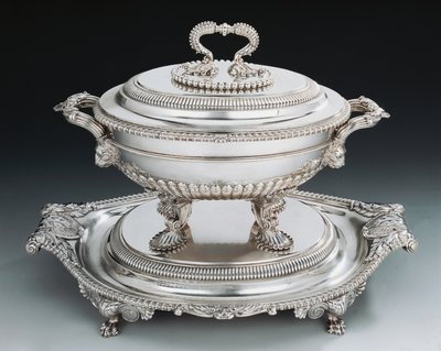 Sølvterrin i George III-stil med bakke af English School
