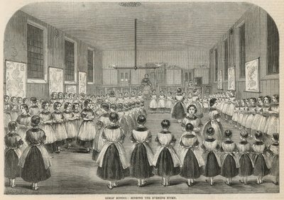 Pigeskole: synger aftensalmen af English School