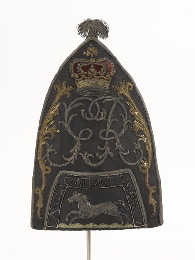 Grenadier kasket, South Bn, Hampshire Militia, båret af Lt J B Harrison af English School