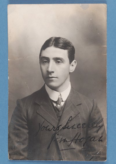 Jim Hogan, 1907 af English School