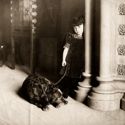 Lord John som ung dreng på Belvoir Castle af English School