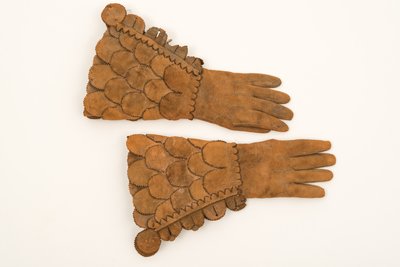 Pansrede handsker til mænd, ca. 1600-50 (heavy buff læder) af English School