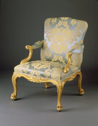En fra et sæt på fire George III lænestole, ca. 1765 (udskåret forgyldt træ og polstring) af English School