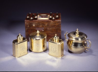 Et par Queen Anne te-caddies og en sukkerkasse af English School