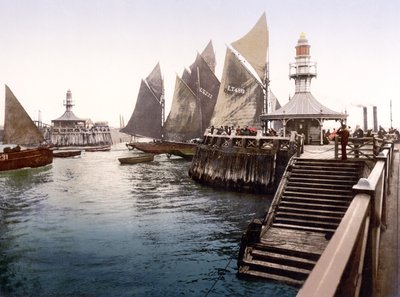 Pier Head II, Lowestoft (håndfarvet foto) af English School