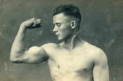 Portræt af en bodybuilder, ca. 1898 af English School