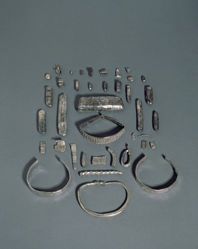 Cuerdale Hoard, Anglo-Saxon and Viking Treasure, fundet på bredden af floden Ribble ved Cuerdale Hall, nær Preston, Lancashire, terminaldato 901-5 AD (sølv) af English School