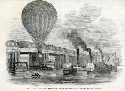 Nassau-ballonen passerer Battersea Bridge af English School