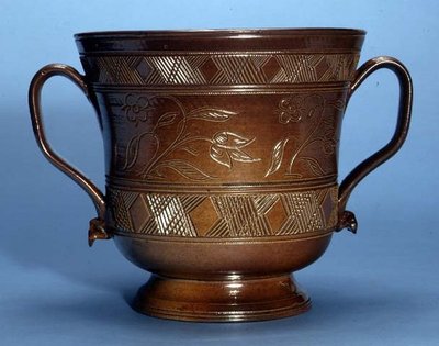 Kærlig kop med to håndtag påskrevet 