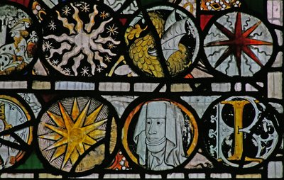 Vindue NW, der viser grotesker af English School