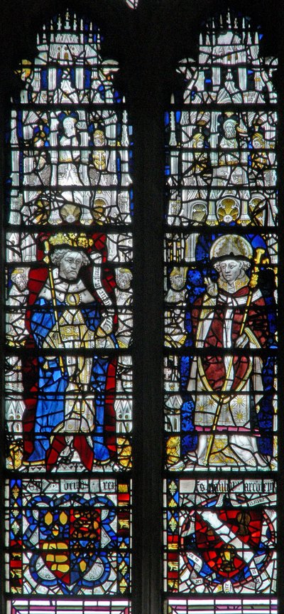 Vindue c17 viser figurer og skjolde nedenfor af English School