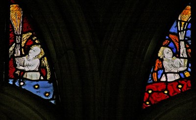 Vindue s1, der viser engle - censering af English School