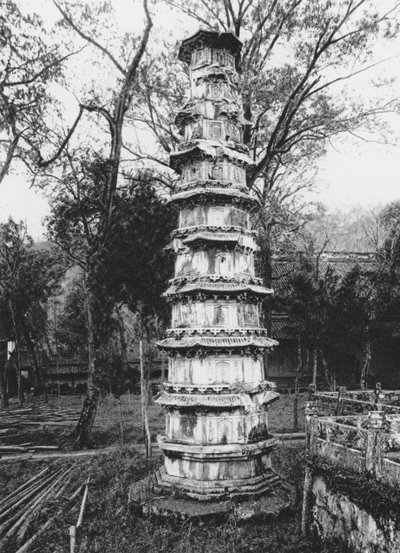 Hangchoufu, Sihu, Yun lin sze, Chekiang, Pagode i Cloud Grove-klosteret ved West Lake nær Hangchou (s/h-foto) af Ernst Boerschmann