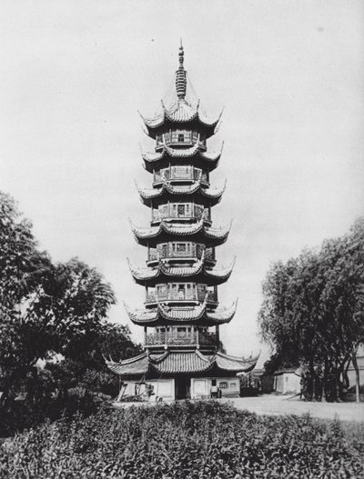 Shanghai, Lung hua ta, Kiangsu, Pagoden for dragens skønhed (s/h-foto) af Ernst Boerschmann