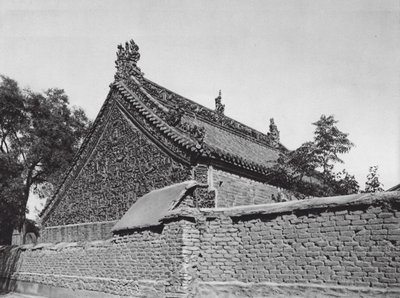 Tsing yang shu, Shantung, sal med glaserede terrakottarelieffer i Tai shan-gudindens tempel (s/h-foto) af Ernst Boerschmann