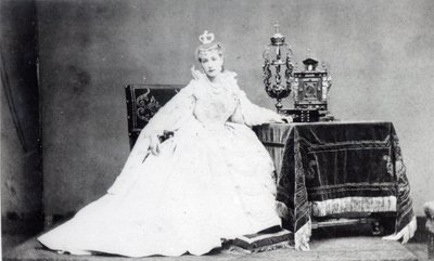 Sarah Bernhardt (1844-1923) i rollen som Marie de Neubourg i 