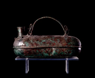 Etruskisk civilisation: bronze askos fra graven til Bronze Char i Vulci, 680-670 f.Kr. af Etruscan