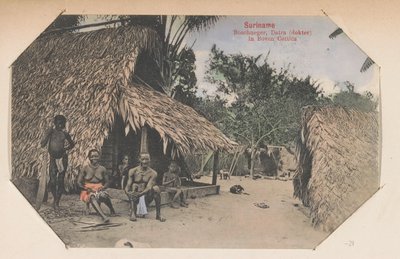 Maroons foran deres hjem Surinam Bushnegro, Datra (læge) i Boven Cottica (titel på objekt) af Eugen Klein