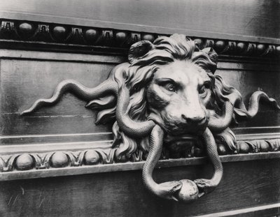 Løvedørsbanker, Paris af Eugène Atget