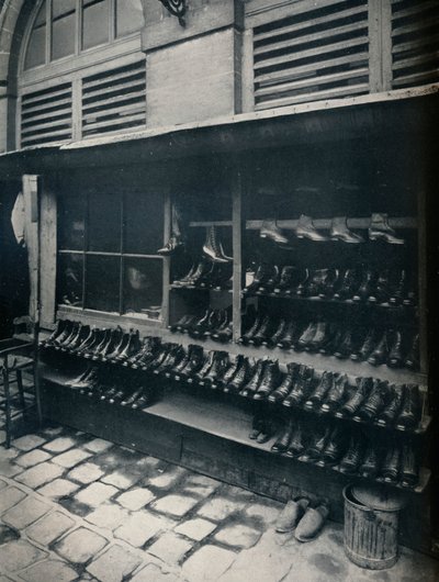 Gamle sko, c1877--1927, 1929 af Eugène Atget