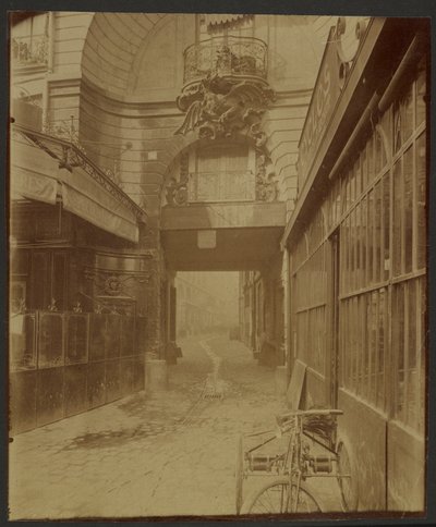 Dragon Gate af Eugène Atget