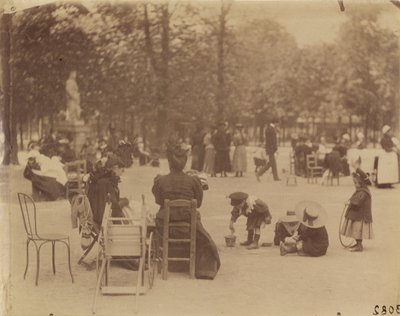 Kvinder og børn i Luxembourg Haver af Eugène Atget