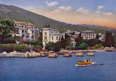 Opatija, nu Opatija i Kroatien: Villaer set fra havnen, sanatoriet Dr. Horvat og andre (foto) af European Photographer