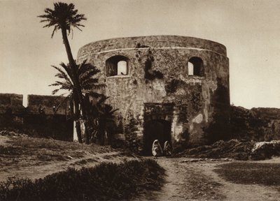 Arzila, Gateway i bymuren (s/h foto) af European Photographer