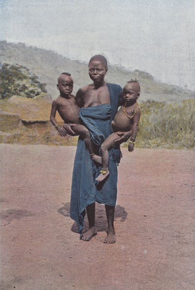 Dahomean bærer sine to tvillinger af European Photographer